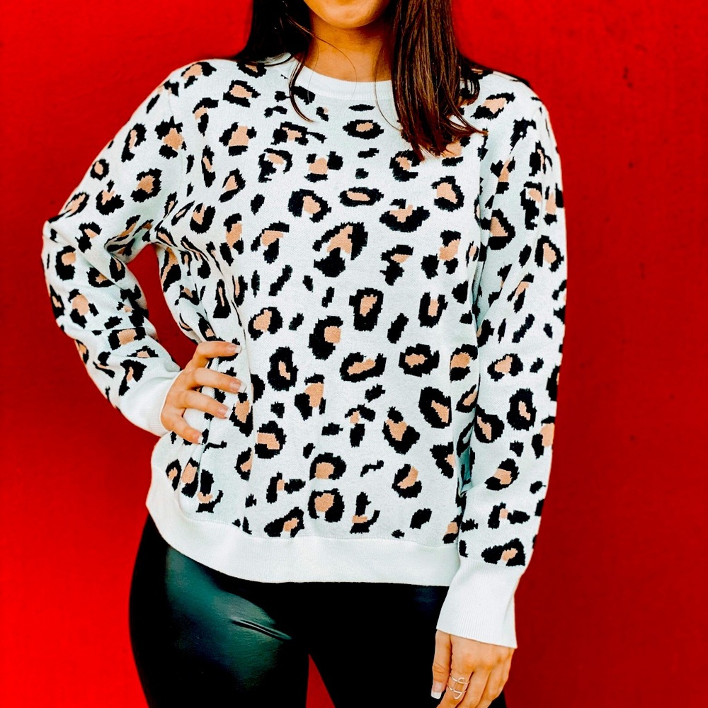 Lily Clothing-Leopard Open Back Sweater, White-XL